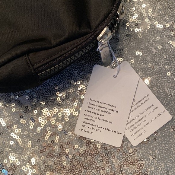 Large Lululemon Everywhere Belt Bag - Picture 3 of 10